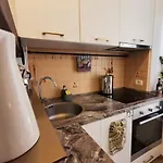 Lovely 1-bedroom Close To The Centre 아파트 *
