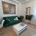 Lovely 1-bedroom Close To The Centre * 클루지나포카
