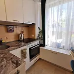 Lovely 1-bedroom Close To The Centre 아파트 클루지나포카